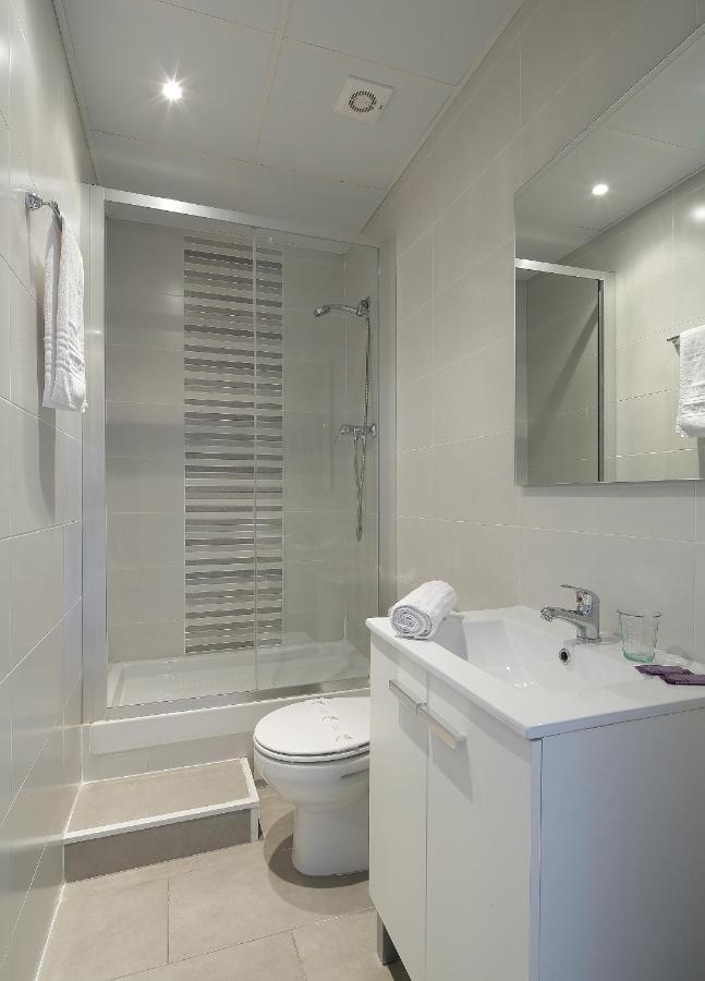 Hostal Balkonis Barcelona Bagian luar foto