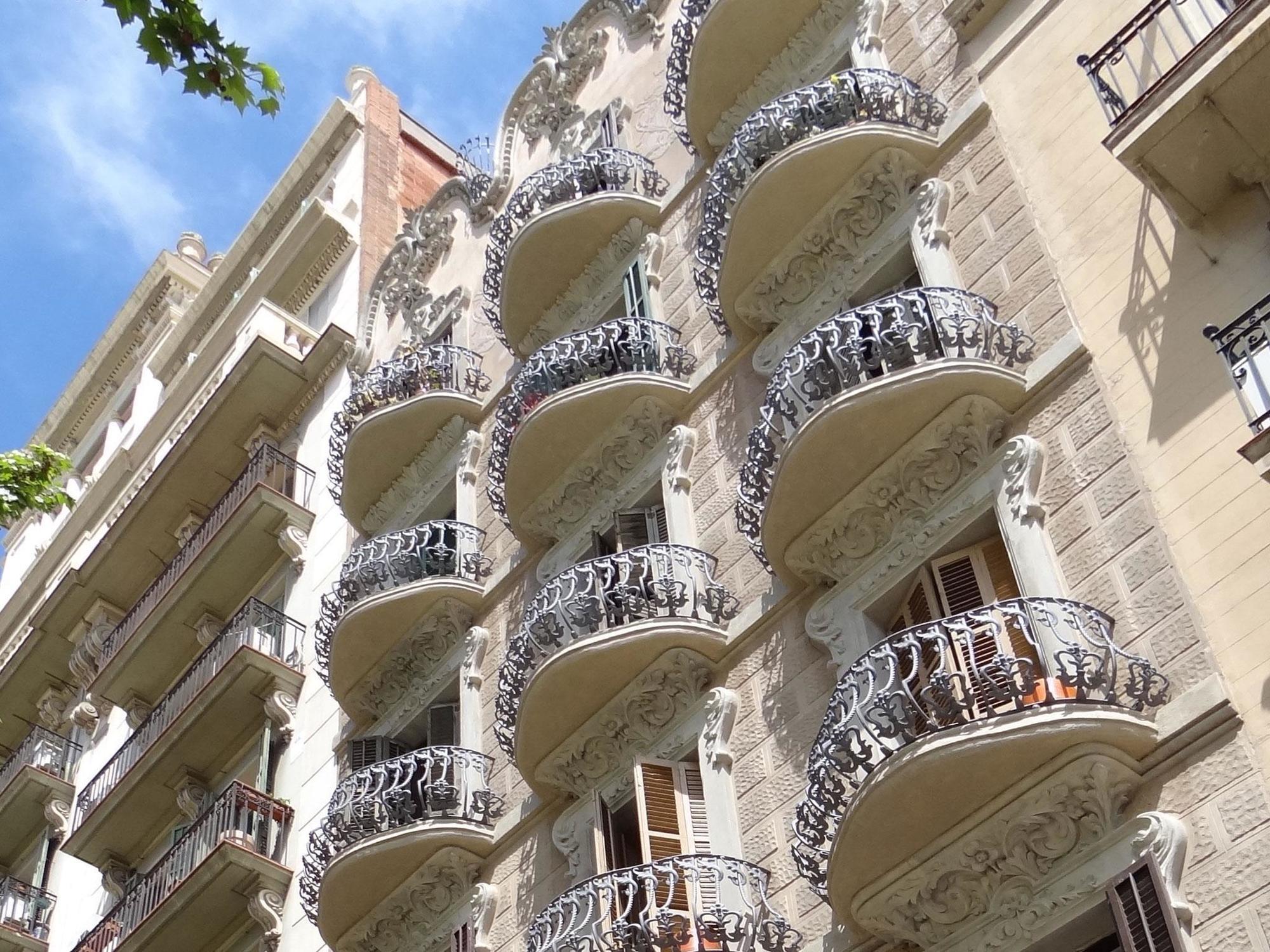 Hostal Balkonis Barcelona Bagian luar foto